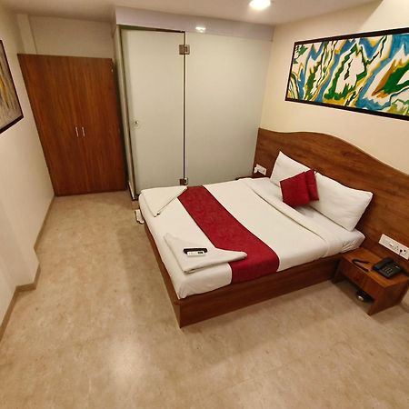 Hotel Beach Crown Juhu Mumbai Bagian luar foto