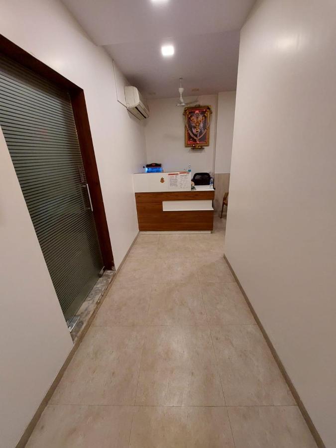 Hotel Beach Crown Juhu Mumbai Bagian luar foto
