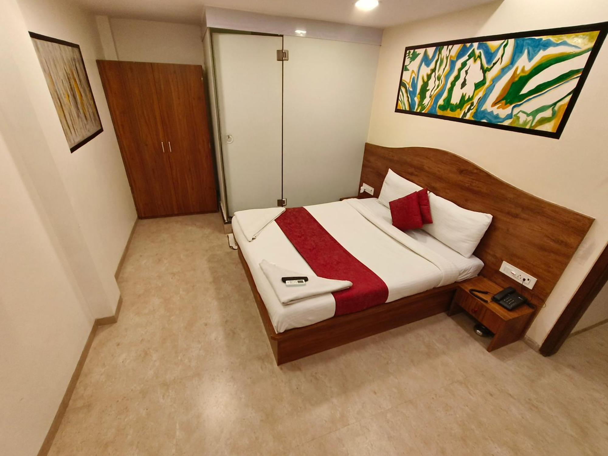 Hotel Beach Crown Juhu Mumbai Bagian luar foto