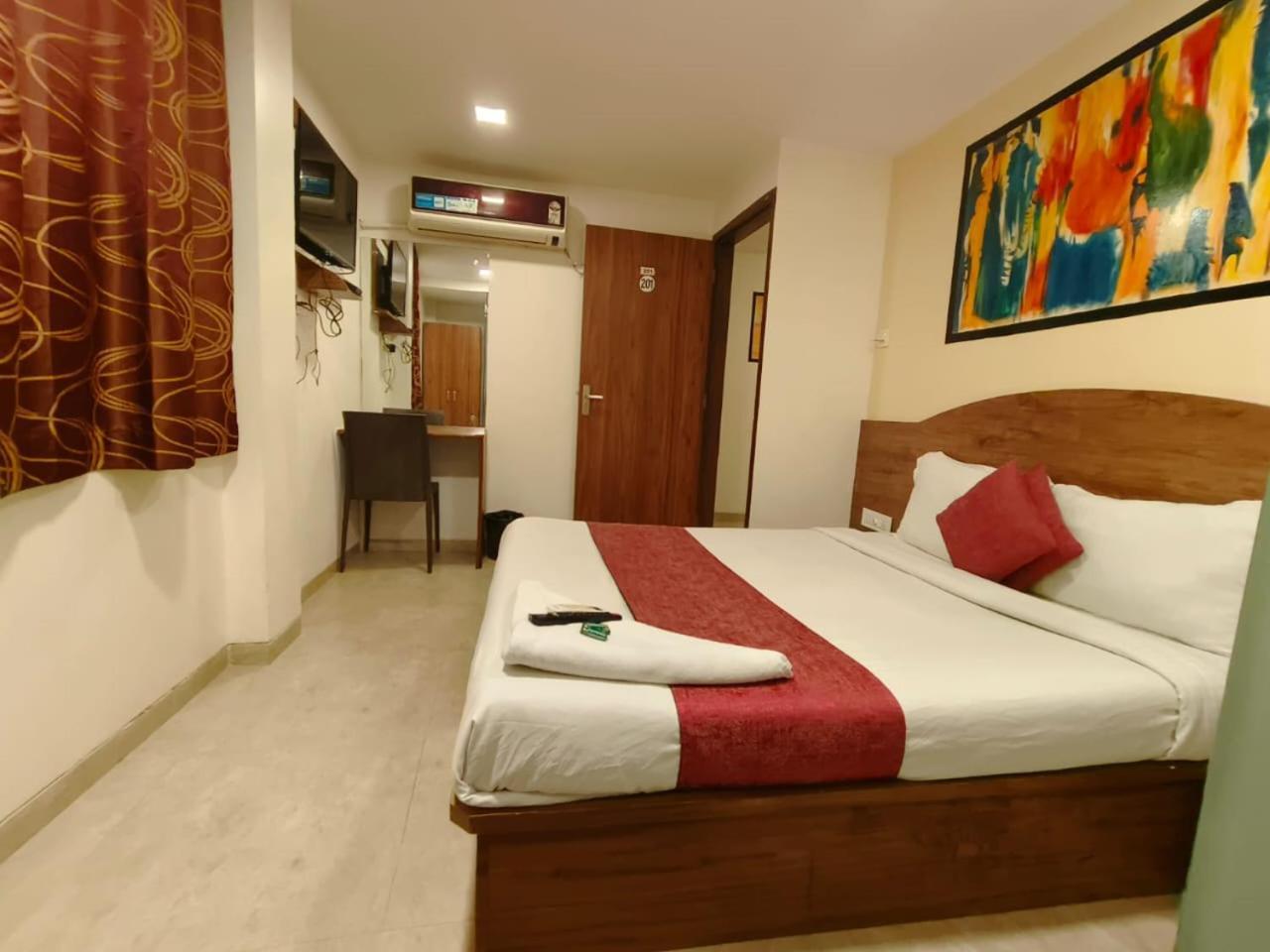 Hotel Beach Crown Juhu Mumbai Ruang foto